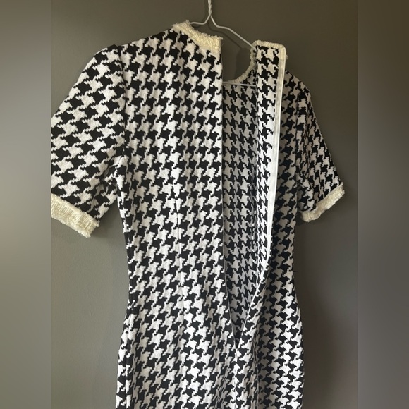 SHEIN size XS, Elegant Black and White Houndstooth Dress, mini, fitted, zipper - Picture 7 of 8